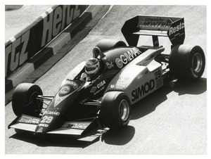 Pierluigi Martini sulla Minardi M 185 numero 29