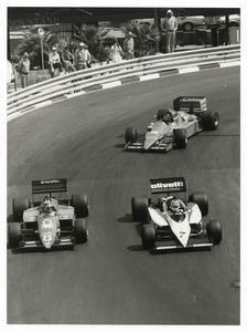 Jacques Laffite su Ligier (n. 26) e Nelson Piquet su Brabham (n. 7), gommate Pirelli, Eddie Cheever su Benetton Alfa Romeo (n. 23)