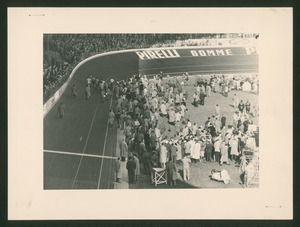 Il Velodromo Vigorelli nel 1955: sulla pista pubblicità degli pneumatici Pirelli