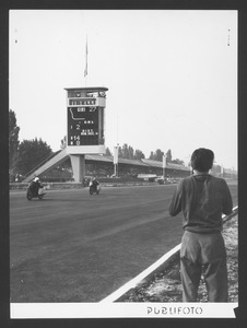 Veduta del tratto del percorso con la Torre Pirelli durante la gara