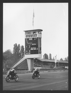Veduta del tratto del percorso con la Torre Pirelli durante la gara