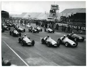 Un momento del IV BRCD (British Racing Drivers Club) International Trophy disputatosi nel Circuito di Silverstone il 15 maggio 1954