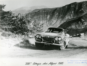 Il pilota René Trautmann su Lancia Flavia Zagato n. 82 gommata Cinturato Pirelli sul percorso del XXVI Coupe des Alpes del 1965