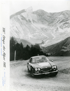 Il pilota René Trautmann su Lancia Flavia Zagato n. 82 gommata Cinturato Pirelli sul percorso del XXVI Coupe des Alpes del 1965