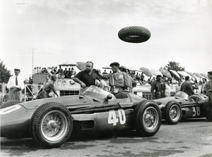 Il pilota Luigi Piotti su Maserati n. 40 durante il Gran Premio d'Italia disputatosi a Monza il 2 settembre 1956