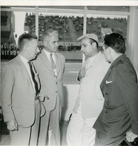M. Migliorini, l'ingegner Polledo e il pilota Juan Manuel Fangio al Gran Premio d'Argentina del 22 gennaio 1956