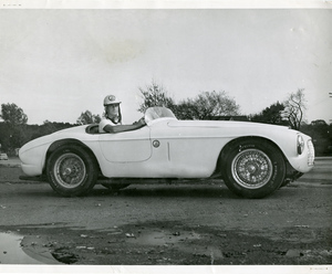 W. Lloyd su auto gommata Stelvio Corsa Pirelli nel 1954