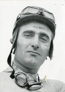 Il pilota Eugenio Castellotti nel 1957